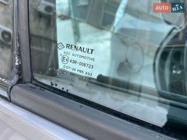 Сірий Рено Сценік, об'ємом двигуна 1.6 л та пробігом 230 тис. км за 11050 $, фото 67 на Automoto.ua