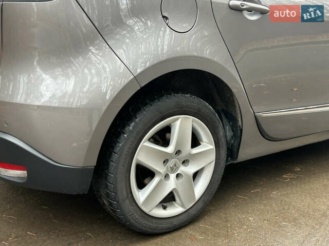 Серый Рено Сценик, объемом двигателя 1.46 л и пробегом 213 тыс. км за 9299 $, фото 12 на Automoto.ua