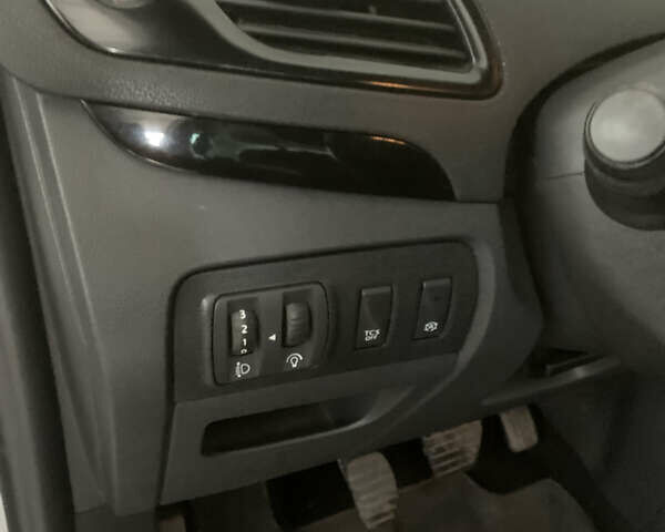 Серый Рено Сценик, объемом двигателя 1.6 л и пробегом 235 тыс. км за 8700 $, фото 36 на Automoto.ua