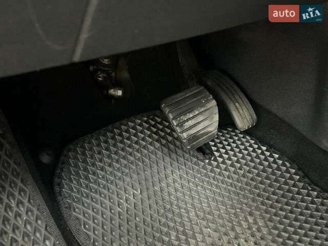 Серый Рено Сценик, объемом двигателя 1.46 л и пробегом 213 тыс. км за 9299 $, фото 24 на Automoto.ua