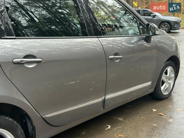 Серый Рено Сценик, объемом двигателя 1.46 л и пробегом 213 тыс. км за 9299 $, фото 11 на Automoto.ua