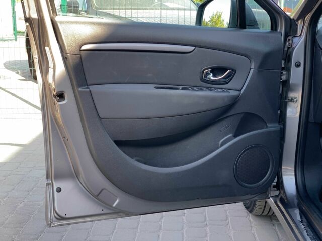 Рено Сценик 2015 в Бердичеве на Automoto.ua Серый Рено Сценик, объемом двигателя 1.5 л и пробегом 264 тыс. км за 9299 $, фото 6 на Automoto.ua