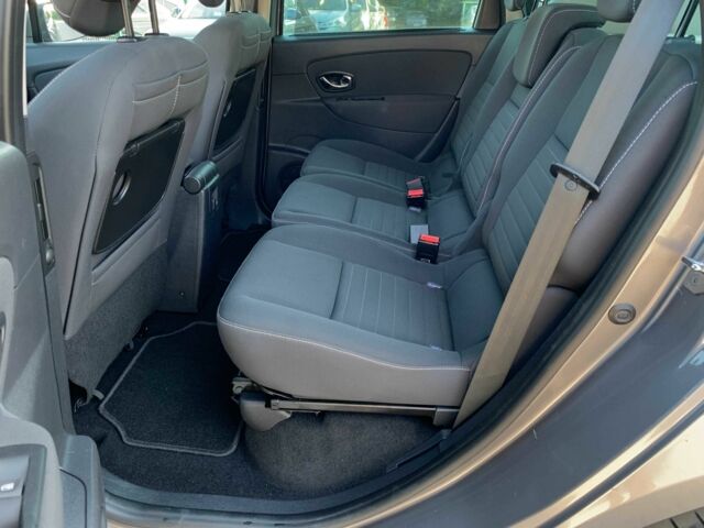 Рено Сценик 2015 в Бердичеве на Automoto.ua Серый Рено Сценик, объемом двигателя 1.5 л и пробегом 264 тыс. км за 9299 $, фото 9 на Automoto.ua