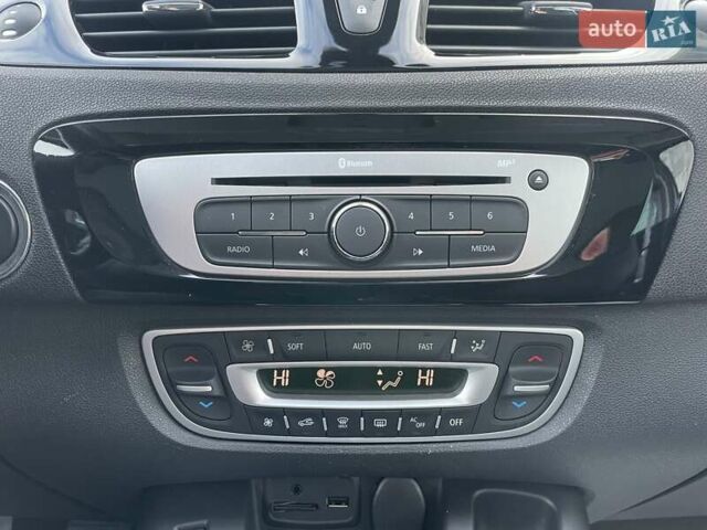 Сірий Рено Сценік, об'ємом двигуна 1.6 л та пробігом 230 тис. км за 11050 $, фото 18 на Automoto.ua