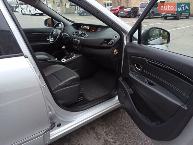 Серый Рено Сценик, объемом двигателя 1.6 л и пробегом 297 тыс. км за 8900 $, фото 15 на Automoto.ua