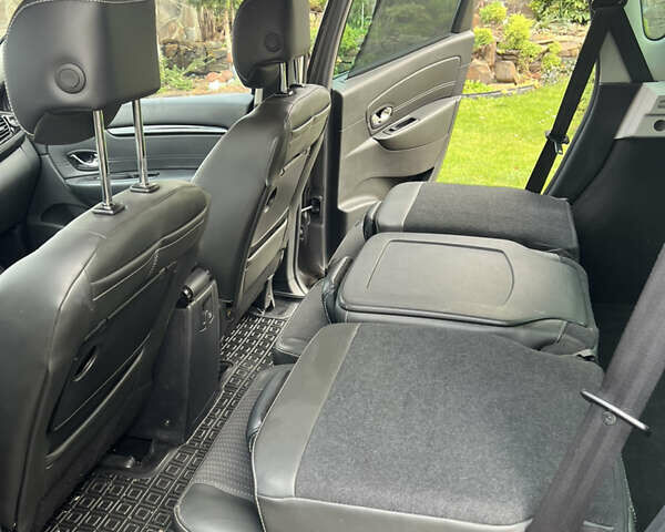 Сірий Рено Сценік, об'ємом двигуна 1.5 л та пробігом 150 тис. км за 10350 $, фото 29 на Automoto.ua