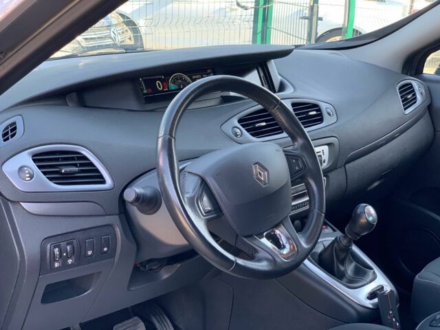 Рено Сценик 2015 в Бердичеве на Automoto.ua Серый Рено Сценик, объемом двигателя 1.5 л и пробегом 264 тыс. км за 9299 $, фото 7 на Automoto.ua