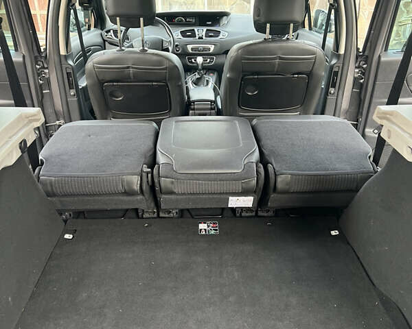 Сірий Рено Сценік, об'ємом двигуна 1.5 л та пробігом 150 тис. км за 10350 $, фото 30 на Automoto.ua