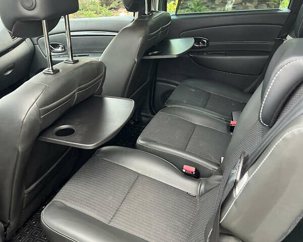 Сірий Рено Сценік, об'ємом двигуна 1.5 л та пробігом 150 тис. км за 10350 $, фото 28 на Automoto.ua