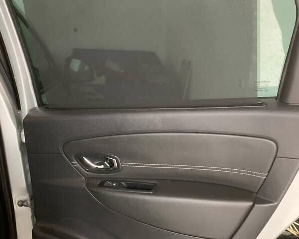 Серый Рено Сценик, объемом двигателя 1.6 л и пробегом 235 тыс. км за 8700 $, фото 44 на Automoto.ua