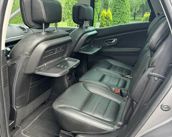 Сірий Рено Сценік, об'ємом двигуна 1.6 л та пробігом 156 тис. км за 14400 $, фото 53 на Automoto.ua