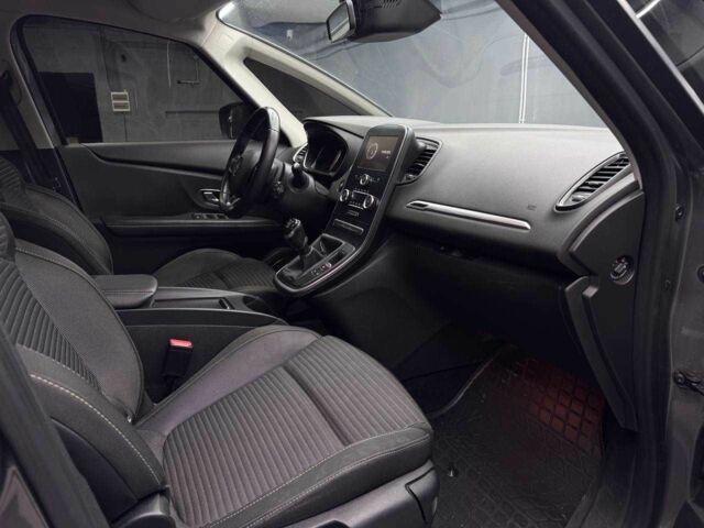 Серый Рено Сценик, объемом двигателя 1.5 л и пробегом 207 тыс. км за 13200 $, фото 13 на Automoto.ua