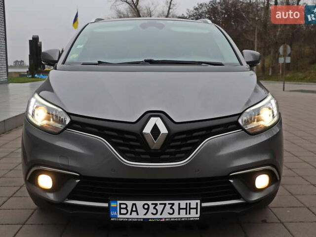 Серый Рено Сценик, объемом двигателя 1.5 л и пробегом 275 тыс. км за 15999 $, фото 5 на Automoto.ua
