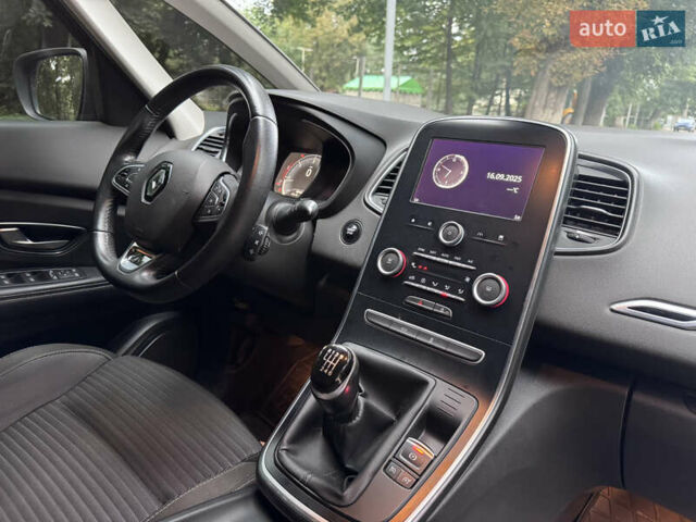 Серый Рено Сценик, объемом двигателя 1.46 л и пробегом 207 тыс. км за 13200 $, фото 13 на Automoto.ua