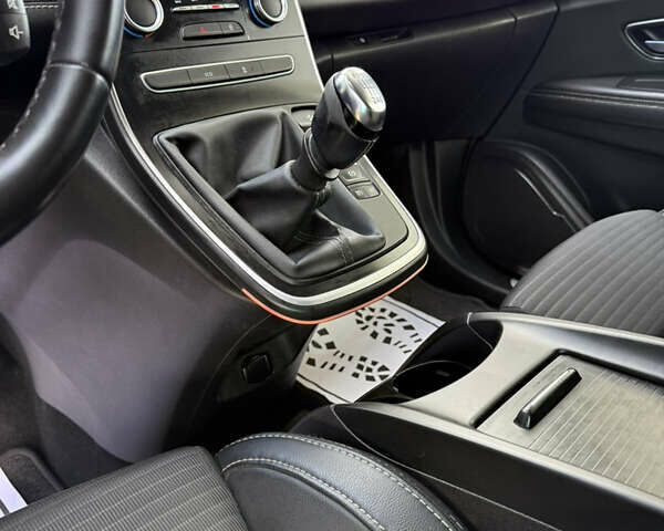 Серый Рено Сценик, объемом двигателя 1.6 л и пробегом 199 тыс. км за 14500 $, фото 34 на Automoto.ua