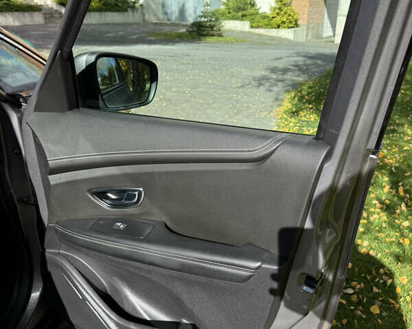 Серый Рено Сценик, объемом двигателя 1.6 л и пробегом 199 тыс. км за 14400 $, фото 54 на Automoto.ua