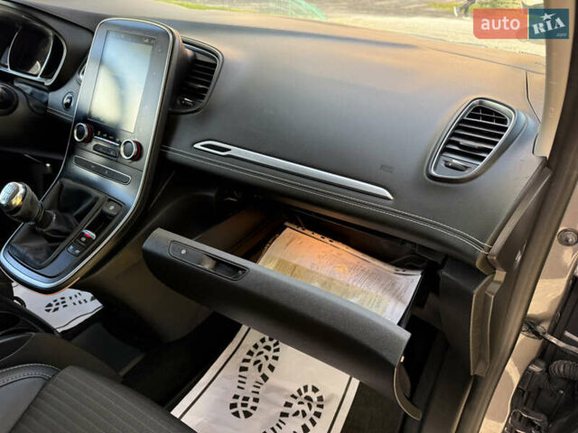 Серый Рено Сценик, объемом двигателя 1.6 л и пробегом 199 тыс. км за 14500 $, фото 57 на Automoto.ua