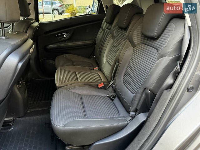 Рено Сценик 2017 в Черновцах на Automoto.ua Серый Рено Сценик, объемом двигателя 1.46 л и пробегом 208 тыс. км за 13400 $, фото 11 на Automoto.ua