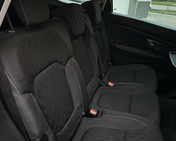 Серый Рено Сценик, объемом двигателя 1.6 л и пробегом 215 тыс. км за 14500 $, фото 11 на Automoto.ua