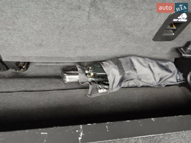 Серый Рено Сценик, объемом двигателя 1.46 л и пробегом 177 тыс. км за 17100 $, фото 4 на Automoto.ua