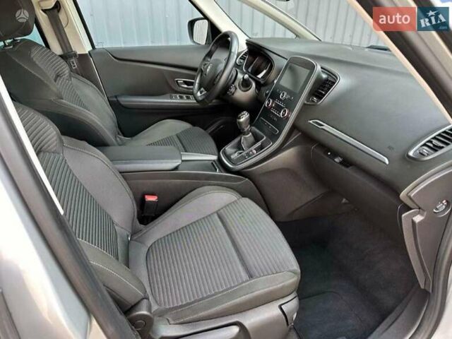 Серый Рено Сценик, объемом двигателя 1.8 л и пробегом 215 тыс. км за 16000 $, фото 5 на Automoto.ua