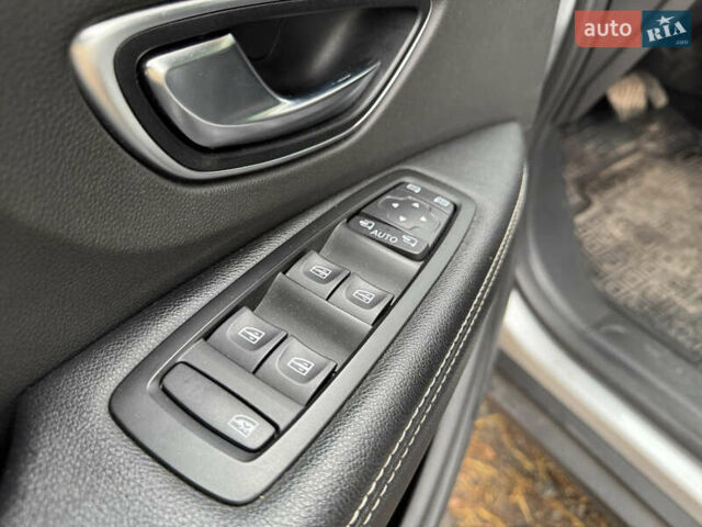 Рено Сценик 2019 в Житомире на Automoto.ua Серый Рено Сценик, объемом двигателя 1.75 л и пробегом 223 тыс. км за 14900 $, фото 16 на Automoto.ua