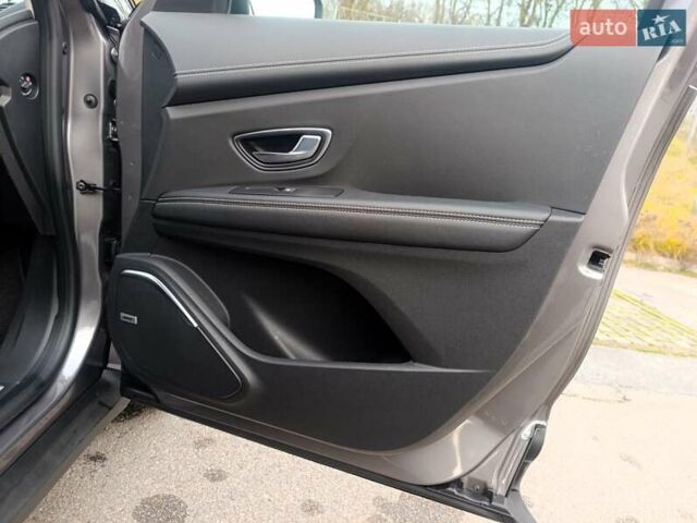 Сірий Рено Сценік, об'ємом двигуна 1.75 л та пробігом 230 тис. км за 16500 $, фото 102 на Automoto.ua