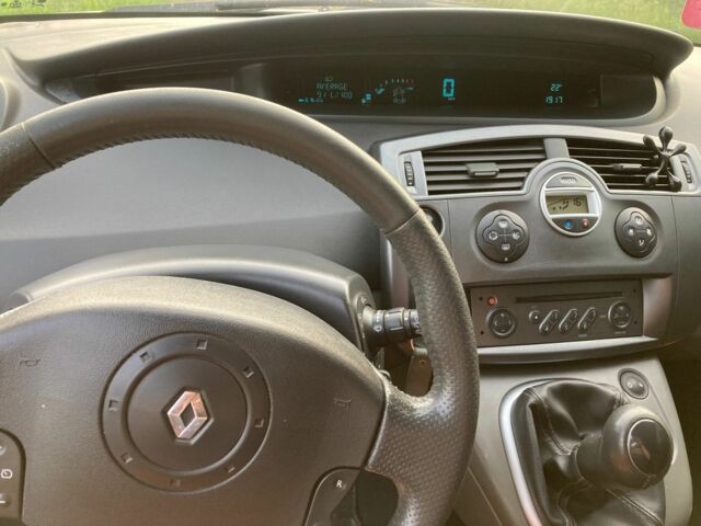 Серый Рено Сценик, объемом двигателя 1.6 л и пробегом 259 тыс. км за 3999 $, фото 4 на Automoto.ua