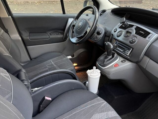 Серый Рено Сценик, объемом двигателя 1.6 л и пробегом 250 тыс. км за 3900 $, фото 2 на Automoto.ua