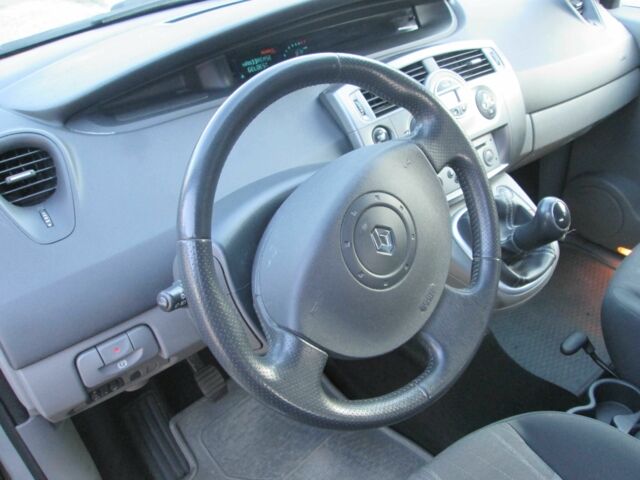 Серый Рено Сценик, объемом двигателя 1.6 л и пробегом 193 тыс. км за 4999 $, фото 15 на Automoto.ua