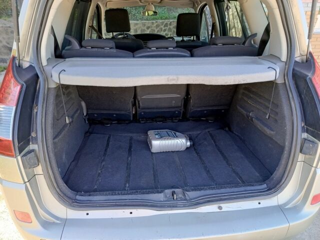 Серый Рено Сценик, объемом двигателя 1.6 л и пробегом 181 тыс. км за 5400 $, фото 5 на Automoto.ua