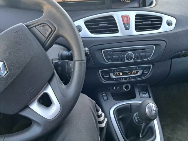 Серый Рено Сценик, объемом двигателя 0 л и пробегом 220 тыс. км за 6500 $, фото 8 на Automoto.ua