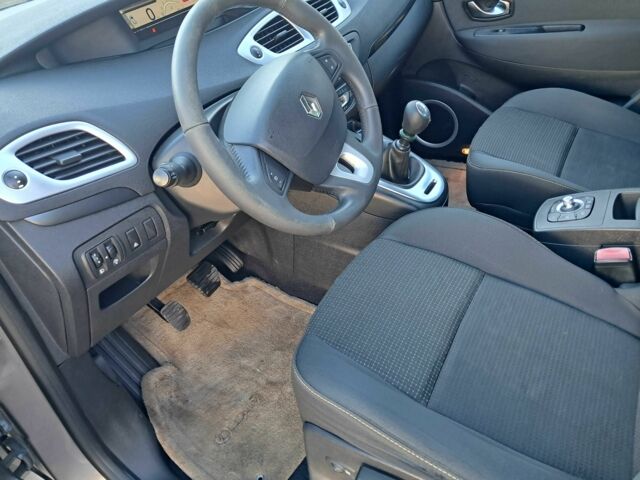 Серый Рено Сценик, объемом двигателя 0 л и пробегом 220 тыс. км за 6500 $, фото 4 на Automoto.ua