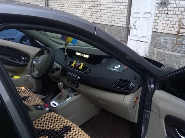 Сірий Рено Сценік, об'ємом двигуна 1.5 л та пробігом 280 тис. км за 8100 $, фото 1 на Automoto.ua