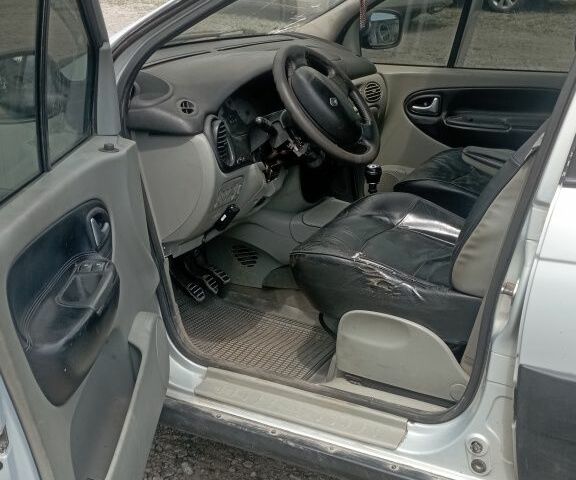 Серый Рено Сценик, объемом двигателя 2 л и пробегом 299 тыс. км за 1900 $, фото 6 на Automoto.ua