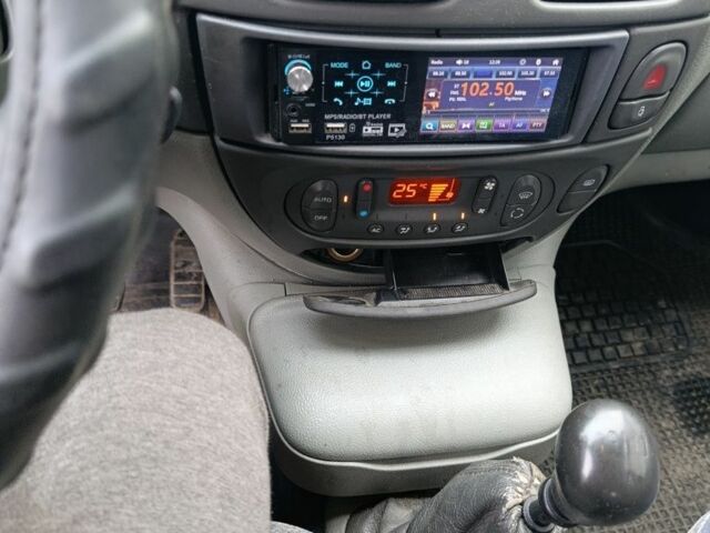 Синий Рено Сценик, объемом двигателя 2 л и пробегом 300 тыс. км за 1800 $, фото 2 на Automoto.ua