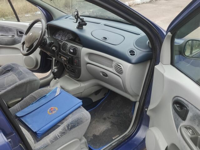 Синий Рено Сценик, объемом двигателя 0 л и пробегом 220 тыс. км за 2950 $, фото 4 на Automoto.ua