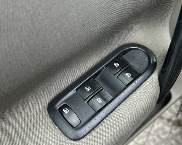 Синий Рено Сценик, объемом двигателя 1.6 л и пробегом 300 тыс. км за 4300 $, фото 7 на Automoto.ua