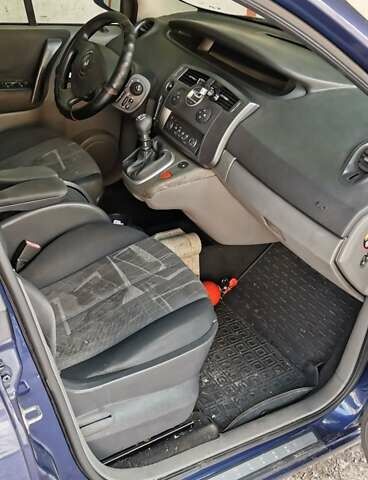 Синий Рено Сценик, объемом двигателя 1.9 л и пробегом 240 тыс. км за 4200 $, фото 8 на Automoto.ua