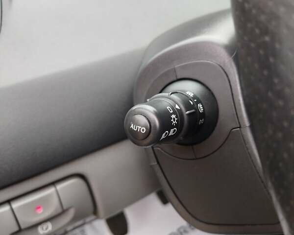 Синий Рено Сценик, объемом двигателя 1.6 л и пробегом 176 тыс. км за 5450 $, фото 83 на Automoto.ua