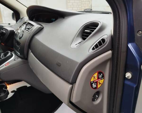 Синий Рено Сценик, объемом двигателя 1.6 л и пробегом 176 тыс. км за 5450 $, фото 102 на Automoto.ua