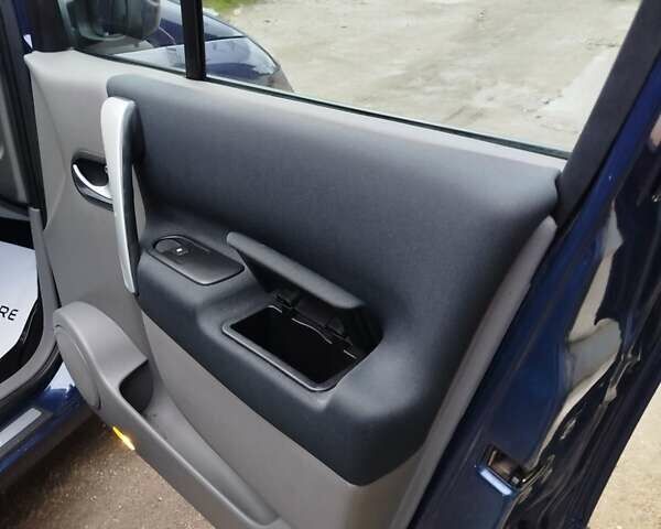 Синий Рено Сценик, объемом двигателя 1.6 л и пробегом 176 тыс. км за 5450 $, фото 94 на Automoto.ua