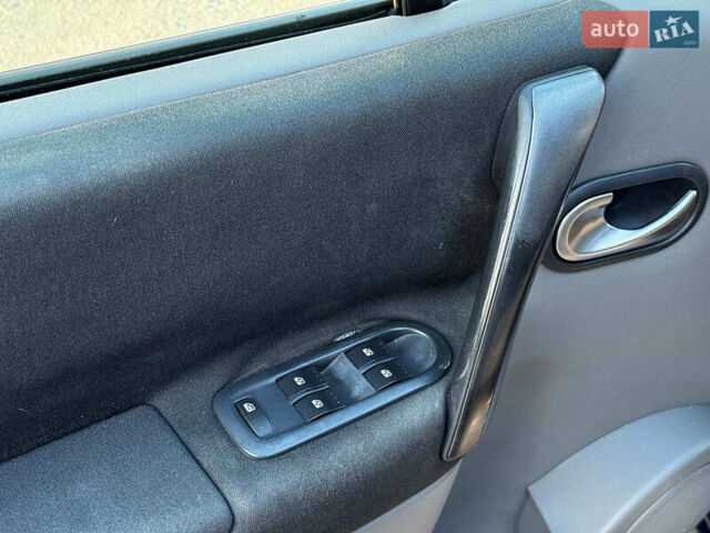 Синий Рено Сценик, объемом двигателя 1.87 л и пробегом 245 тыс. км за 4490 $, фото 12 на Automoto.ua