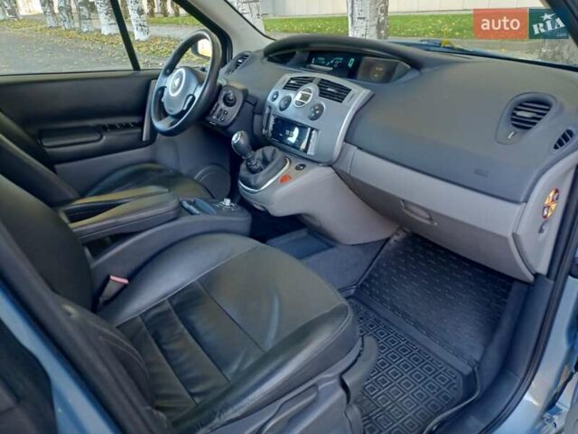 Рено Сценик 2006 в Николаеве на Automoto.ua Синий Рено Сценик, объемом двигателя 1.6 л и пробегом 276 тыс. км за 4800 $, фото 18 на Automoto.ua