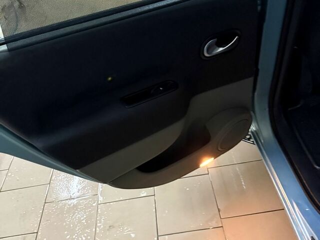 Синий Рено Сценик, объемом двигателя 1.6 л и пробегом 227 тыс. км за 5600 $, фото 8 на Automoto.ua