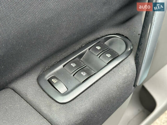 Синий Рено Сценик, объемом двигателя 1.6 л и пробегом 214 тыс. км за 6800 $, фото 16 на Automoto.ua