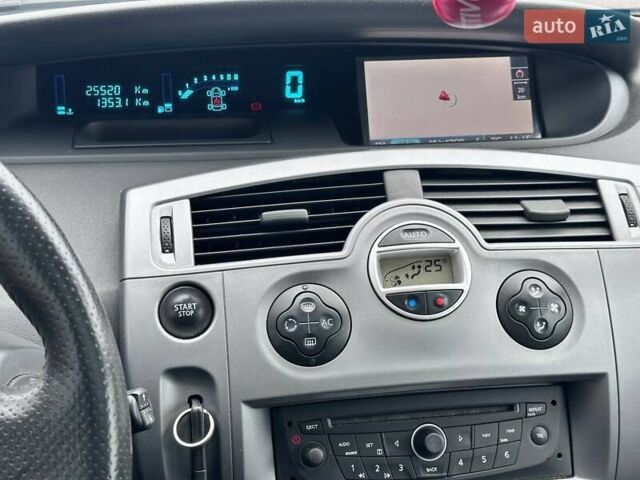 Синій Рено Сценік, об'ємом двигуна 1.6 л та пробігом 225 тис. км за 5550 $, фото 12 на Automoto.ua