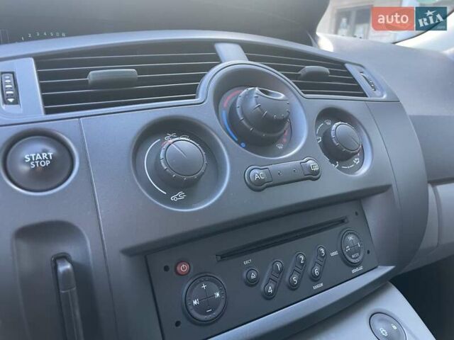 Синій Рено Сценік, об'ємом двигуна 1.6 л та пробігом 117 тис. км за 5900 $, фото 16 на Automoto.ua