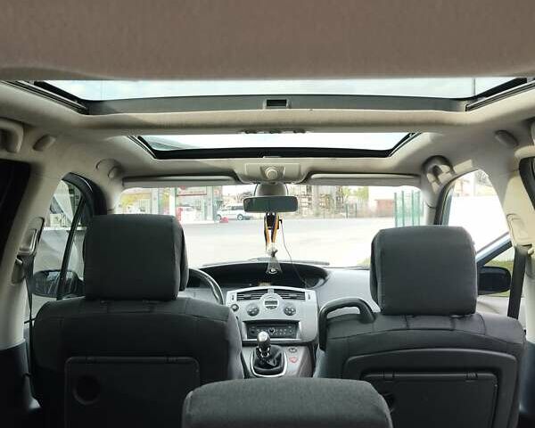 Синий Рено Сценик, объемом двигателя 1.5 л и пробегом 280 тыс. км за 5400 $, фото 6 на Automoto.ua