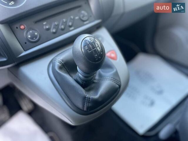 Синій Рено Сценік, об'ємом двигуна 1.6 л та пробігом 117 тис. км за 5900 $, фото 21 на Automoto.ua